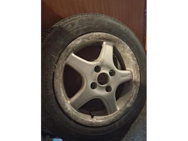 twee autobanden te koop alweers